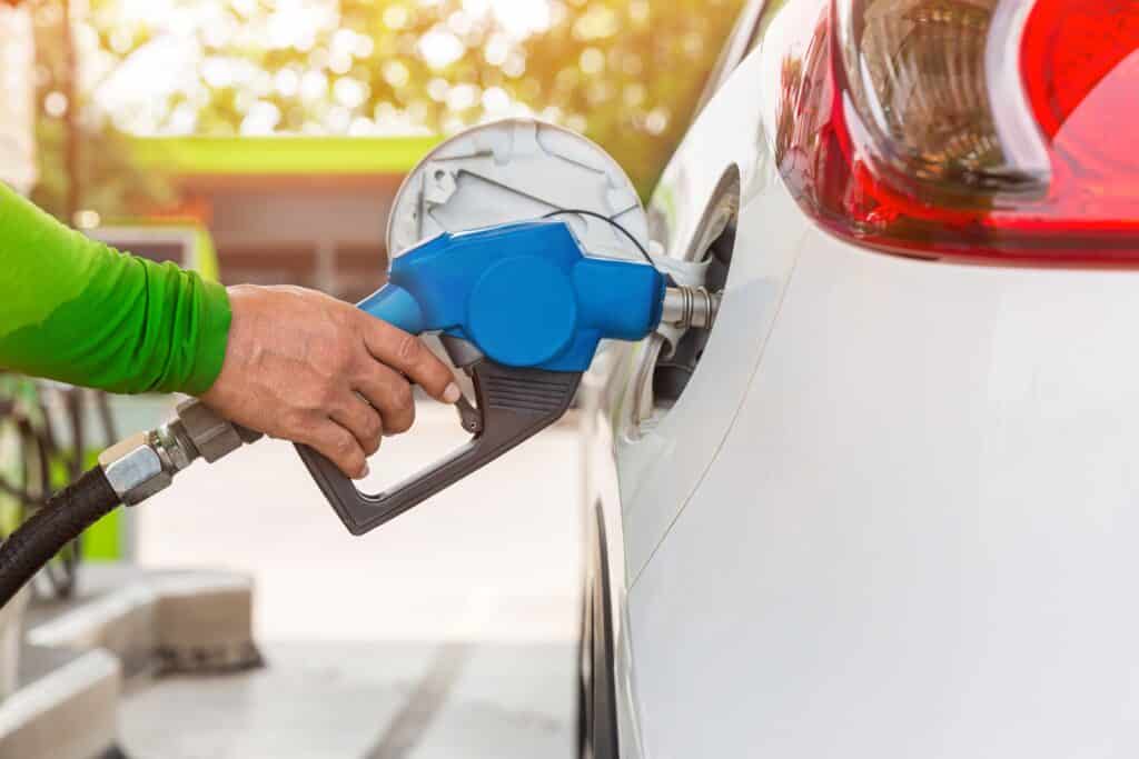 DESCONTÃO em ingressos de CINEMA e POSTOS DE GASOLINA? Como conseguir com o CARTÃO DE CRÉDITO? 1 cartão de crédito