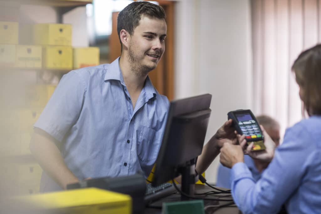 OS CARTÕES DE CRÉDITO vão mudar PARA SEMPRE? Entenda 1 cartão de crédito