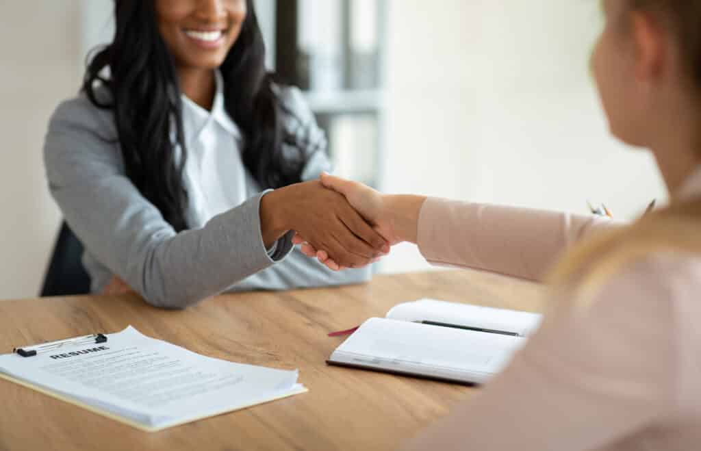 VAGAS DE EMPREGO INCRÍVEIS em bancos estão esperando por você! 1 emprego