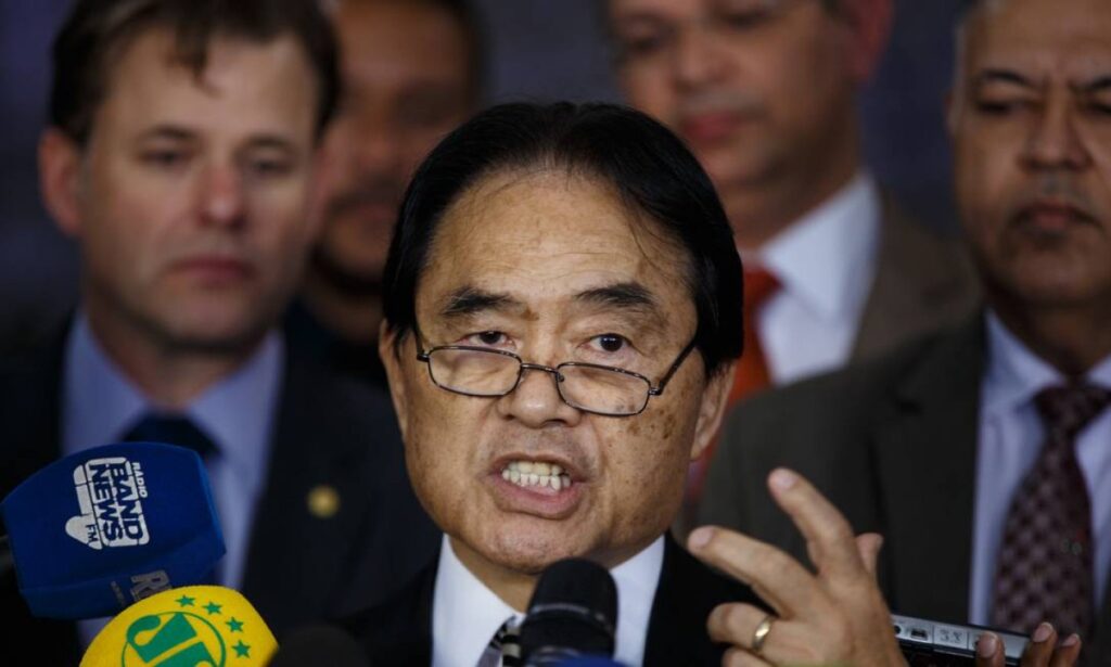 Pastor famoso é roubado e pedes socorro na internet 1 Hidekazu Takayama foi roubado e perdeu bastante dinheiro.