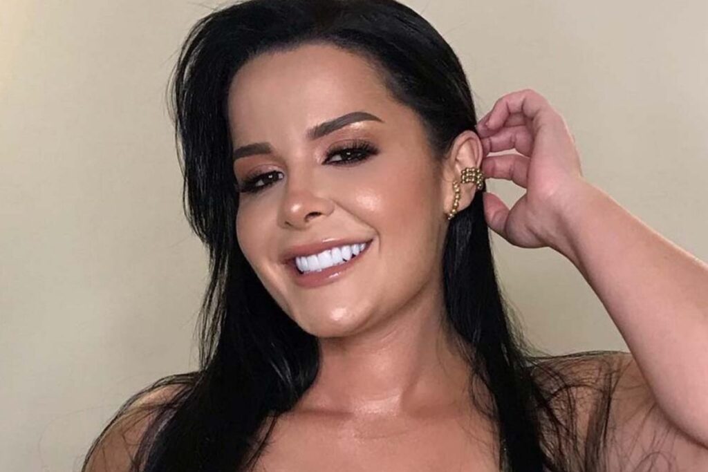 Machucada, Maraisa aparece e comenta acidente na internet 1 No universo movimentado da música sertaneja, os artistas muitas vezes nos surpreendem não apenas com seus talentos nos palcos, mas também com acontecimentos inusitados em suas vidas pessoais. Recentemente, a renomada cantora Maraisa, da dupla com Maiara, protagonizou um episódio marcante durante sua estadia em um resort em Porto de Pedras (AL). Vem saber dos detalhes desse incidente que deixou os fãs em alerta.