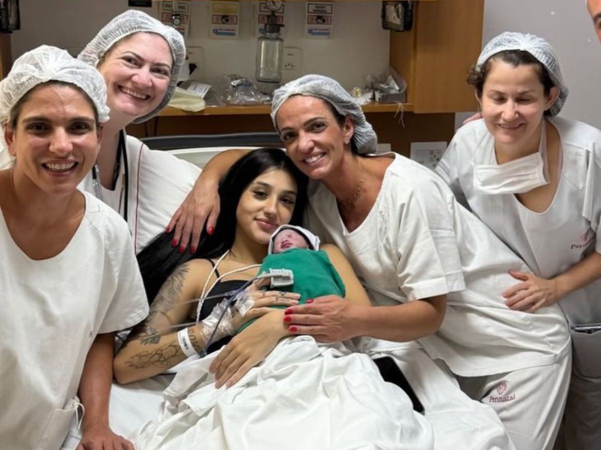 Bia Miranda apresenta Maysha, sua filha com Gato Preto 1 bia miranda apresenta maysha sua filha com gato preto