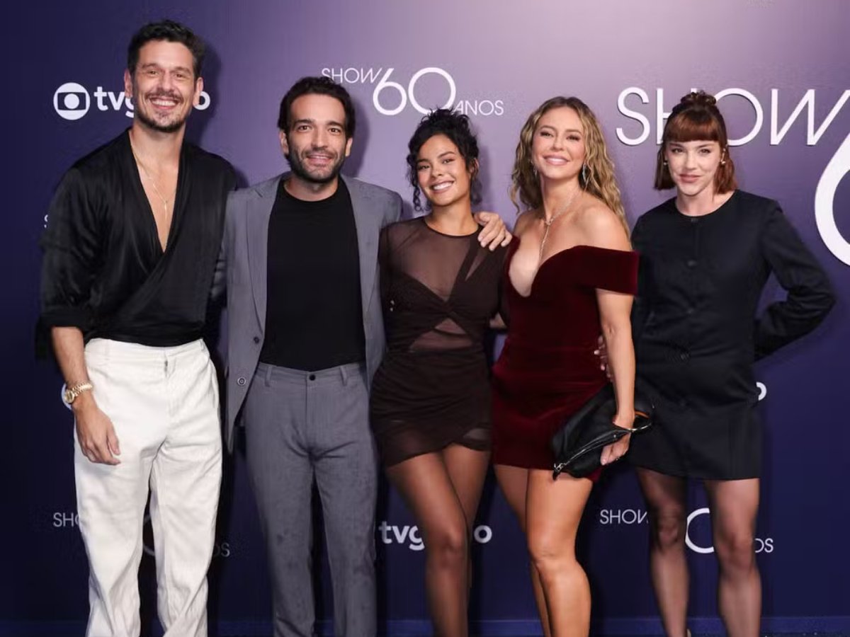 elenco de vale tudo se apresenta em show da globo sem caua reymond