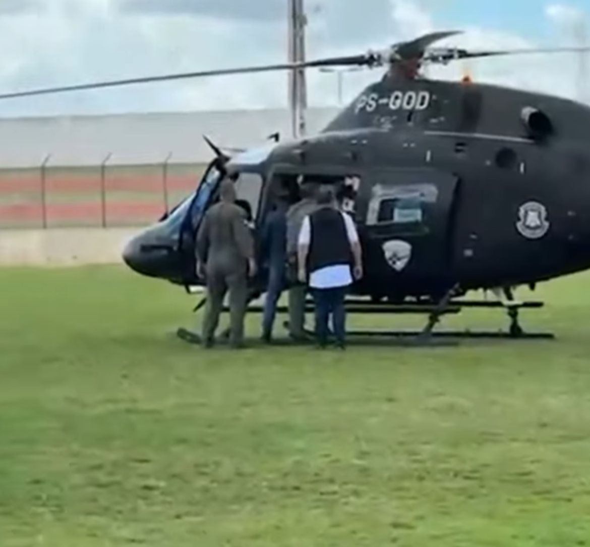 jair bolsonaro e transferido de hospital em helicoptero cedida por governadora do pt