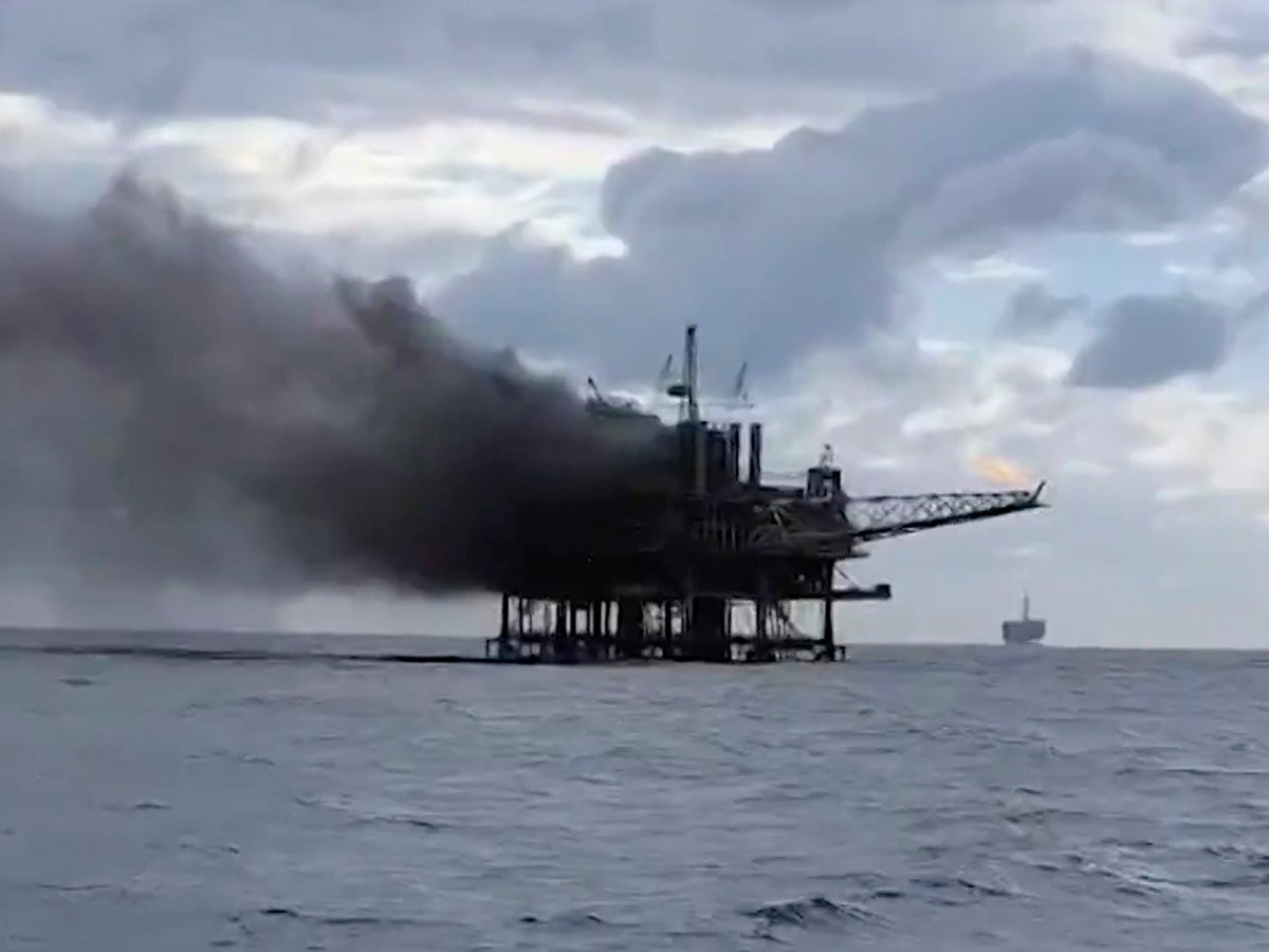 Plataforma de petróleo explode no Rio de Janeiro e 10 internados 1 plataforma de petroleo explode no rio de janeiro e 10 internados