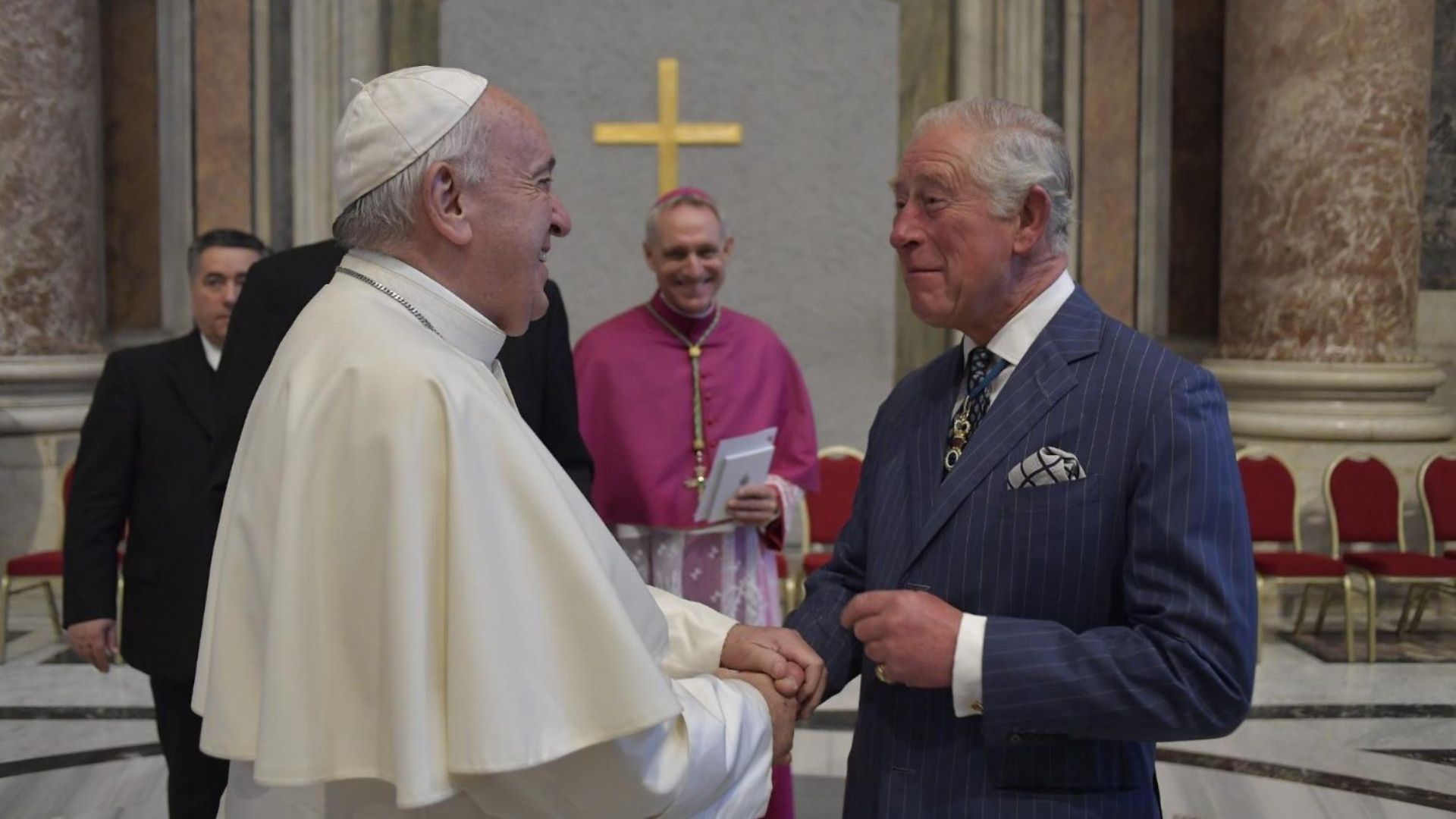 Rei Charles III não comparece ao funeral de Papa Francisco: entenda o motivo 1 rei charles iii nao comparece ao funeral de papa francisco entenda o motivo