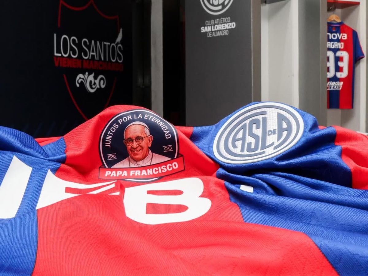 San Lorenzo lança camisa em homenagem ao Papa Francisco 1 san lorenzo lanca camisa em homenagem ao papa francisco