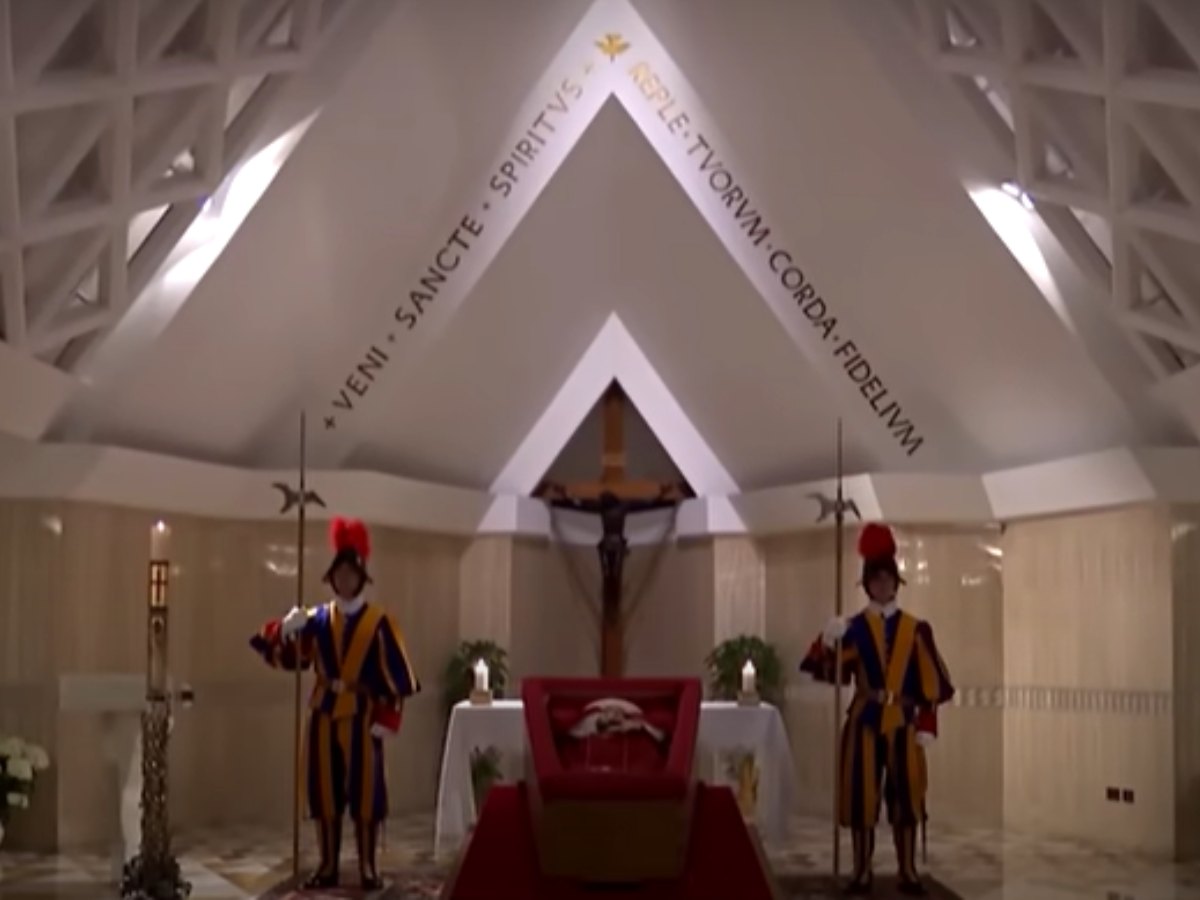 Sepultamento de Papa Francisco começa com fechamento do caixão 1 sepultamento de papa francisco comeca com fechamento do