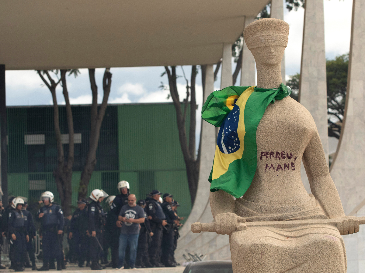 Supremo forma maioria para condenar mulher que pichou estátua A Justiça com batom 1 supremo forma maioria para condenar mulher que pichou estatua a justica com batom