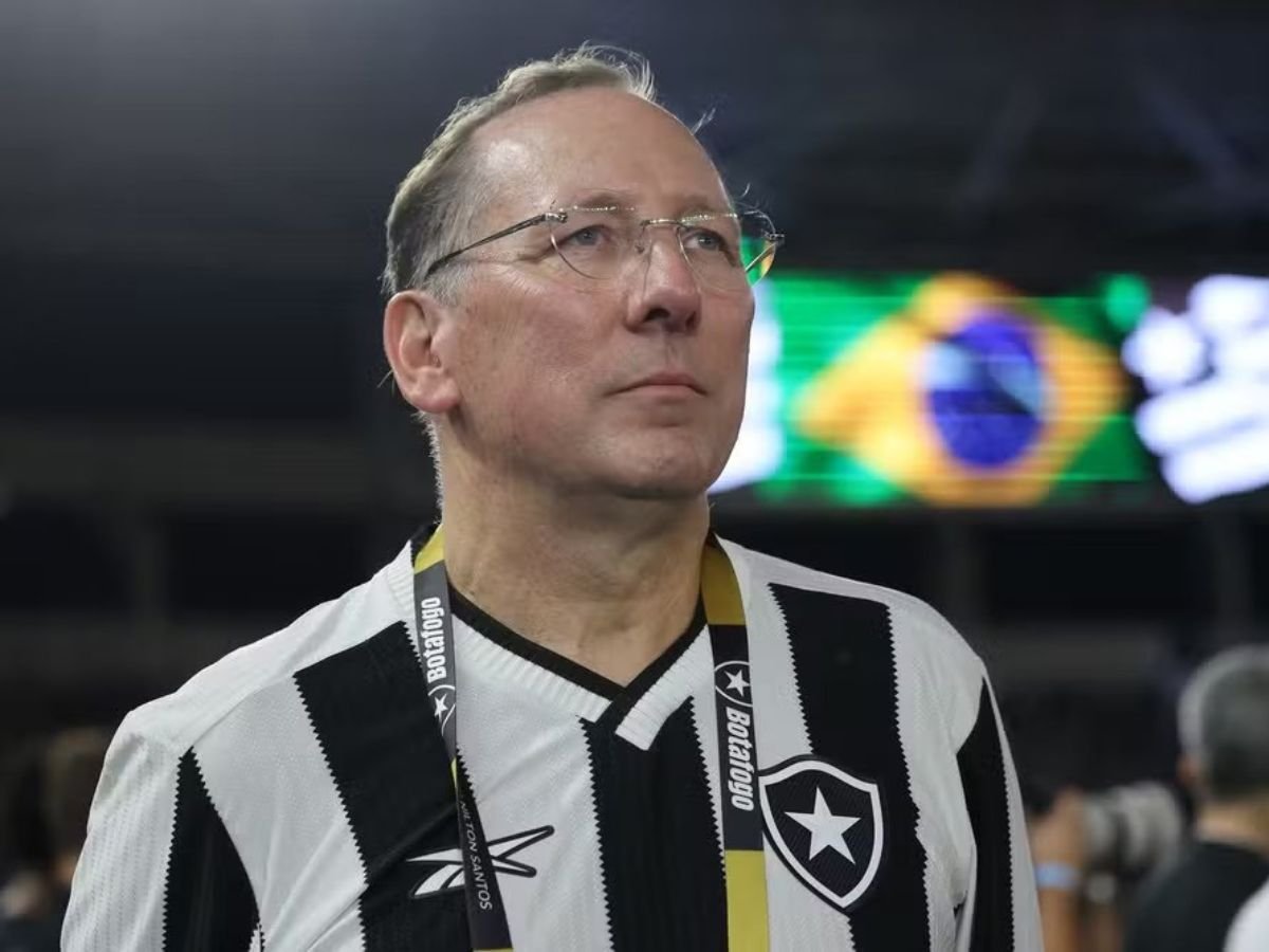 Torcedores do Botafogo vazam número de John Textor e pedem demissão 1 torcedores do botafogo vazam numero de john textor e pedem demissao