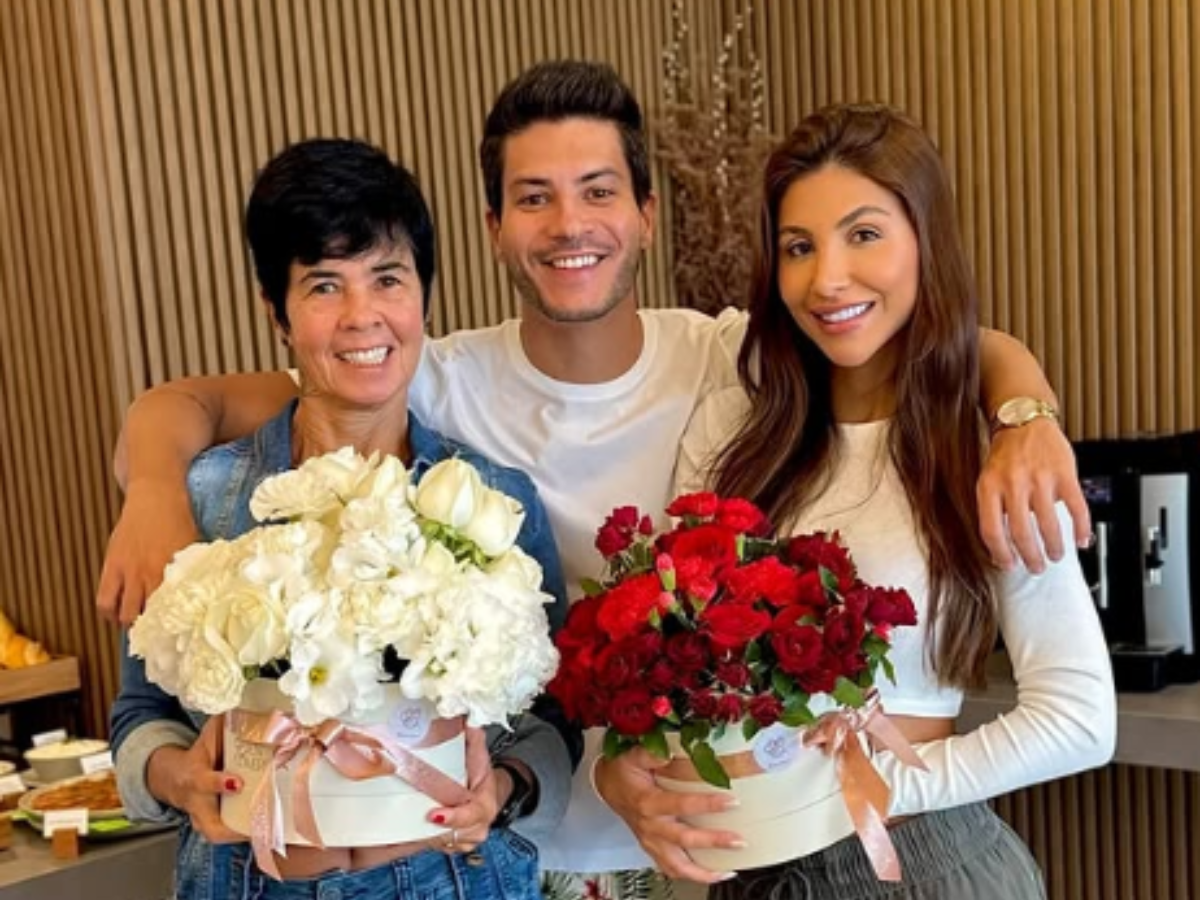 Arthur Aguiar Homenageia Mãe e Jheny no Dia das Mães 1 arthur aguiar homenageia mae e jheny no dia das maes