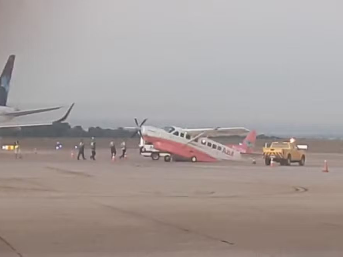 Avião da Azul empina durante embarque em Viracopos 1 aviao da azul empina durante embarque em viracopos