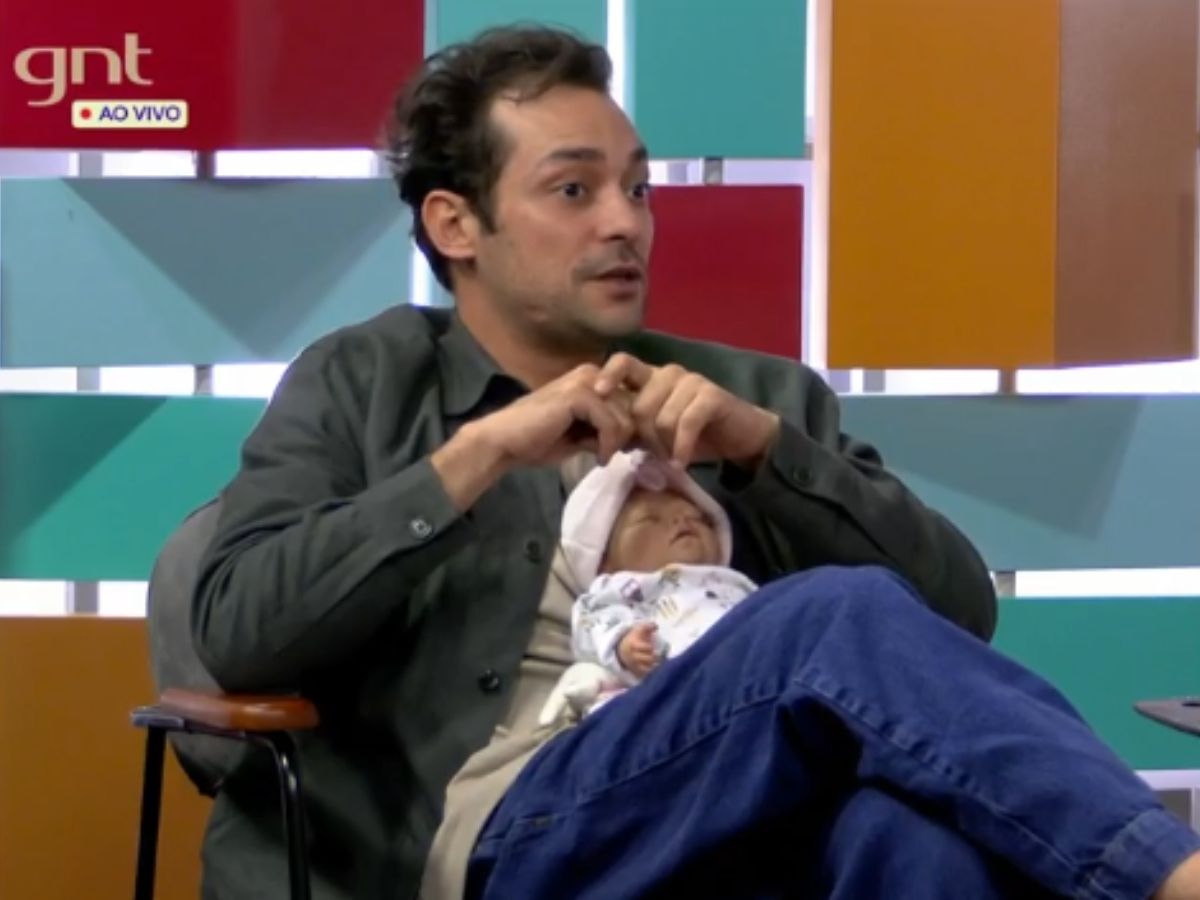 Eduardo Sterblitch Fala Sobre Desejo dos Fãs por Freddie Mercury Prateado 1 eduardo sterblitch fala sobre desejo dos fas por freddie mercury prateado