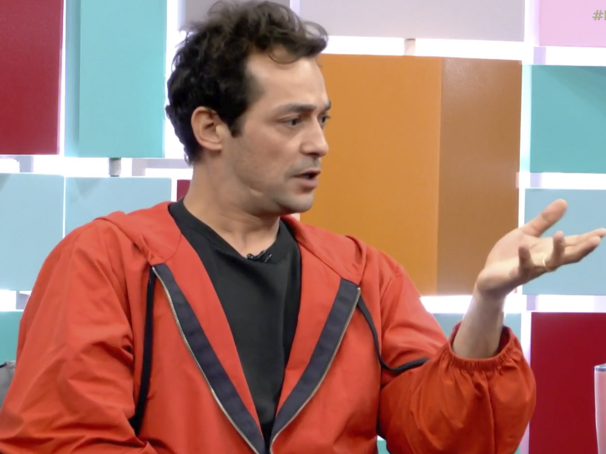 Eduardo Sterblitch quase foi demitido após incidente com terno de dono da RedeTV! 1 eduardo sterblitch quase foi demitido apos incidente com terno de dono da redetv