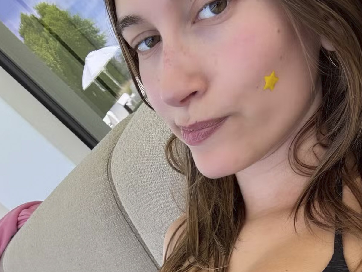 Hailey Bieber Vende Marca de Beleza por US$ 1 Bilhão 1 hailey bieber vende marca de beleza por us 1 bilhao