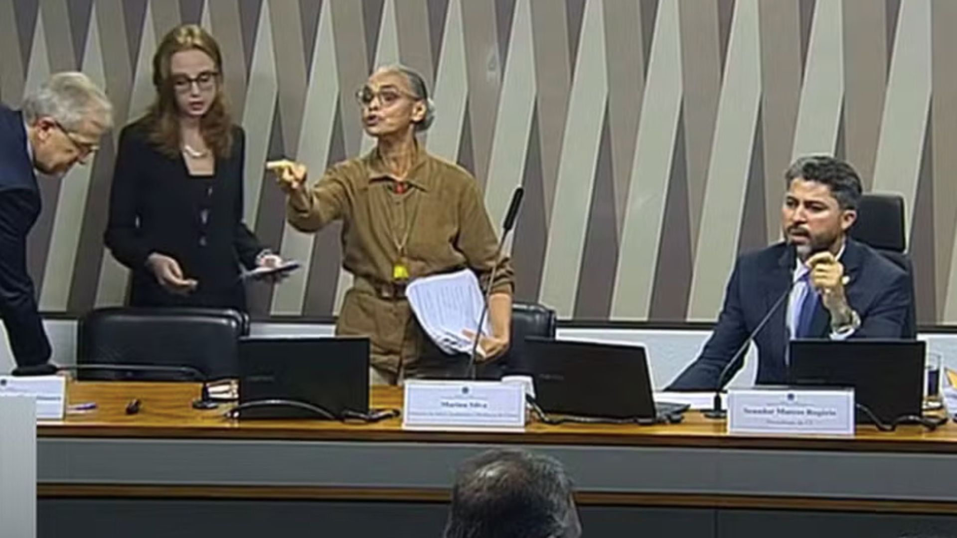 Marina Silva deixa audiência no Senado após discussão 1 marina silva deixa audiencia no senado apos discussao