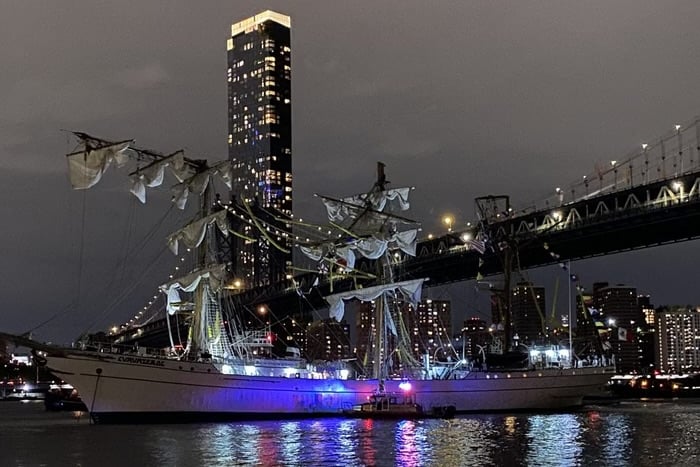 Navio mexicano atinge Ponte do Brooklyn, em NY, deixando dois mortos 1 navio mexicano atinge ponte do brooklyn em ny deixando dois mortos