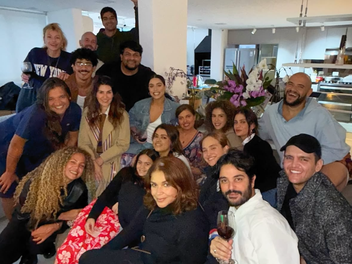 Preta Gil Reúne Amigos Antes de Viajar para Tratamento nos Estados Unidos 1 preta gil reune amigos antes de viajar para tratamento nos estados unidos