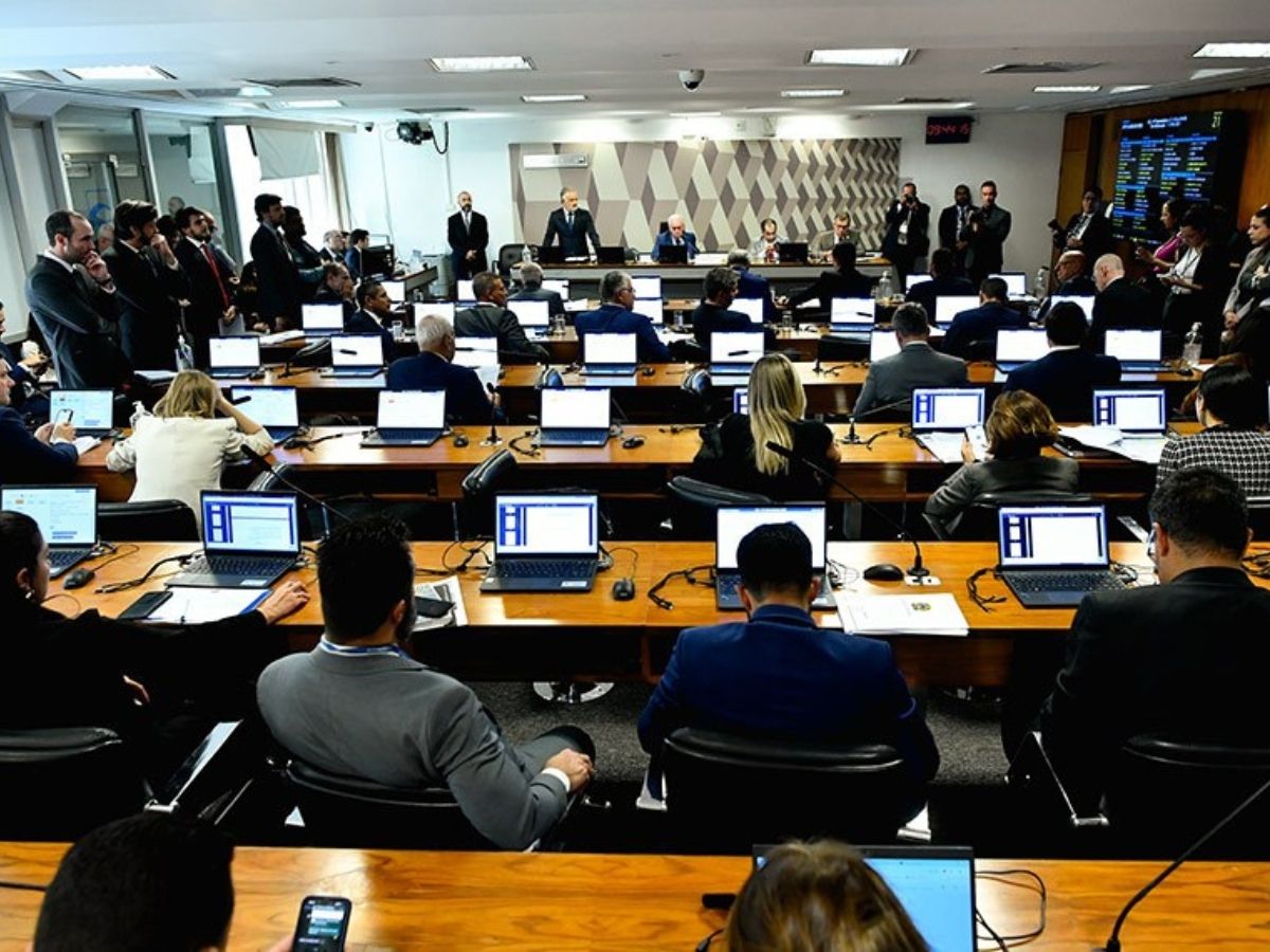 Senado aprova fim da reeleição e mandatos de 5 anos 1 senado aprova fim da reeleicao e mandatos de 5 anos