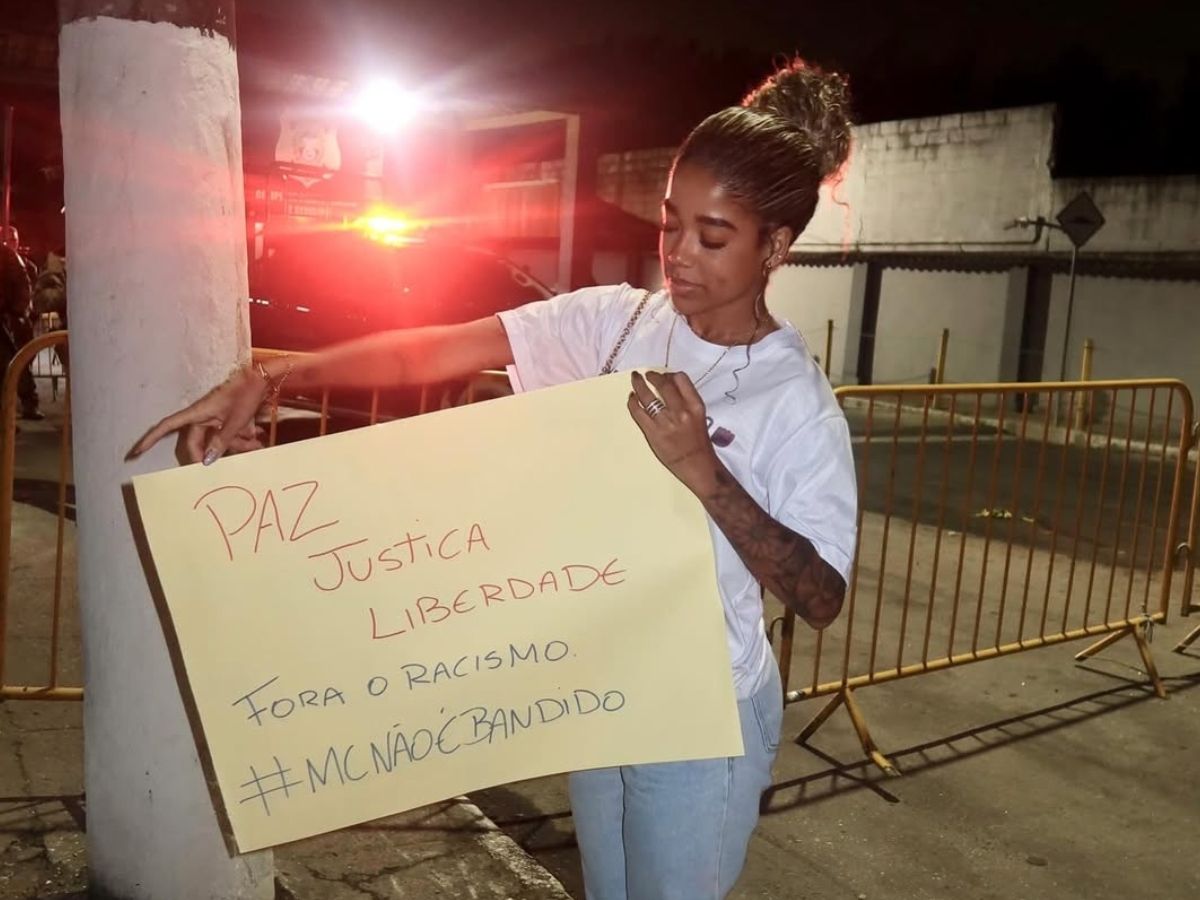 Vivi Noronha protesta pela liberdade de MC Poze do Rodo 1 vivi noronha protesta pela liberdade de mc poze do rodo