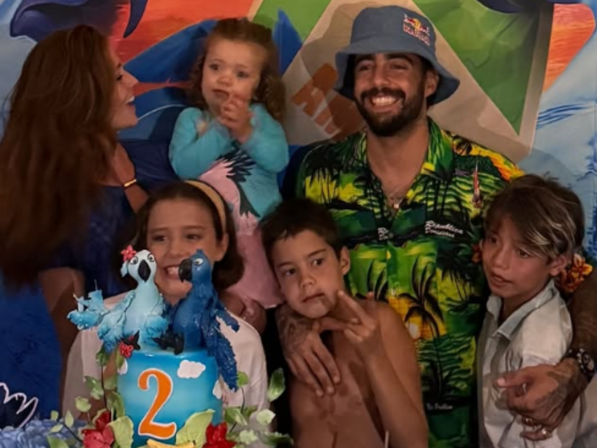 A gente sabe dividir a hora de ser pai com a de ser amigo, diz Pedro Scooby 1 a gente sabe dividir a hora de ser pai com a de ser amigo diz pedro scooby