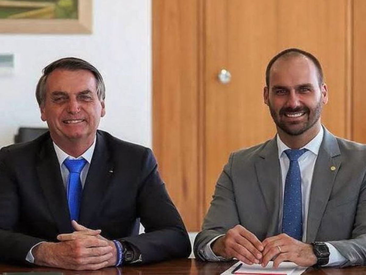 Bolsonaro Presta Depoimento à PF Sobre Filho nos EUA 1 bolsonaro presta depoimento a pf sobre filho nos eua