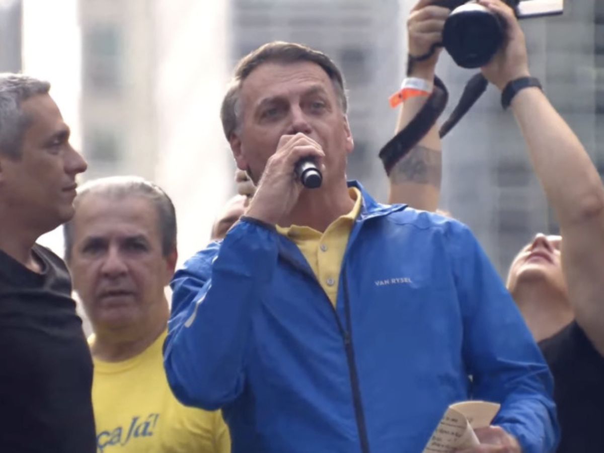Bolsonaro Usa Slogan de Trump em Ato Contra o STF 1 bolsonaro usa slogan de trump em ato contra o stf