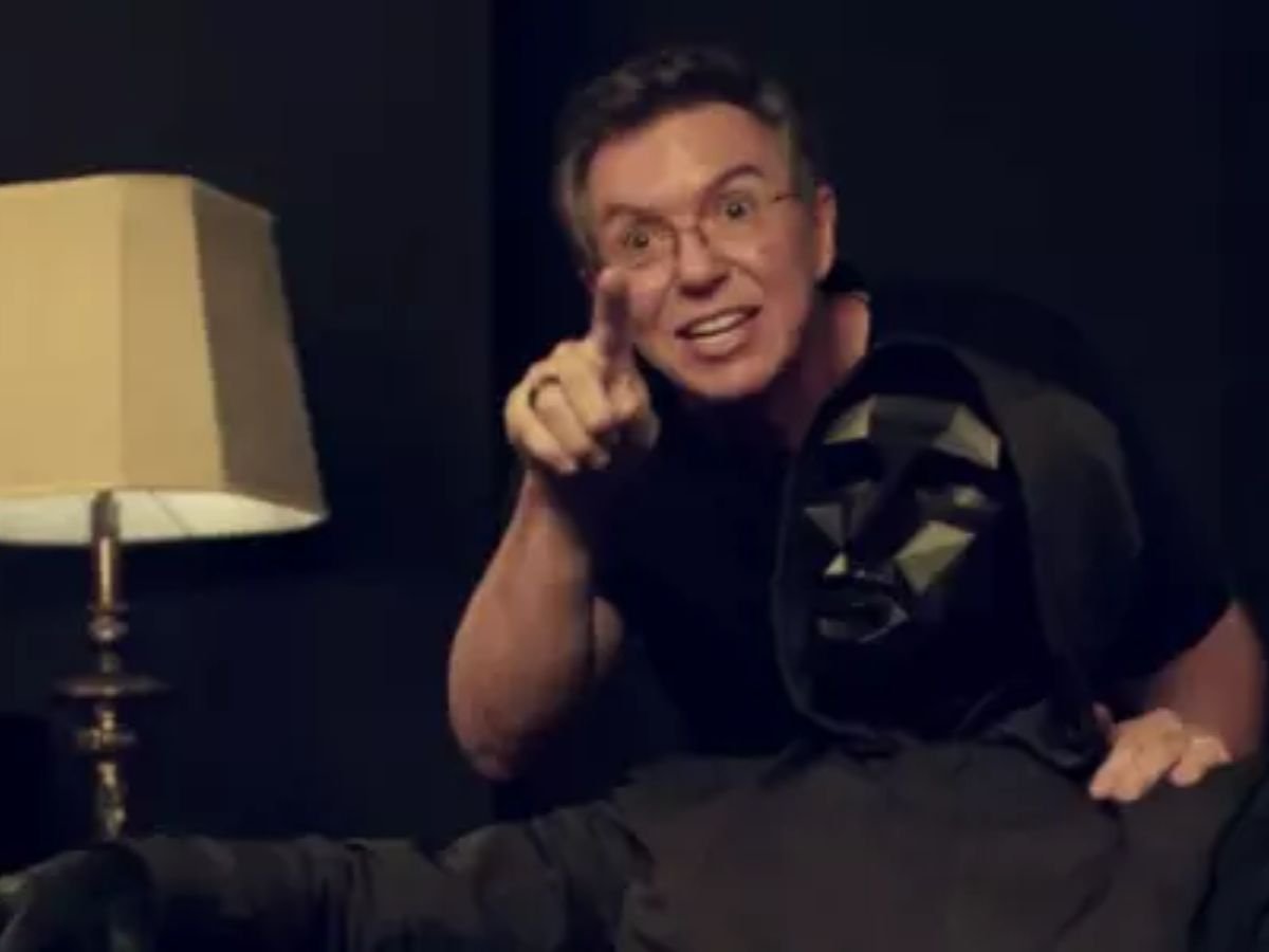 Boninho orienta Big Boss de Round 6 em campanha da Netflix 1 boninho orienta big boss de round 6 em campanha da