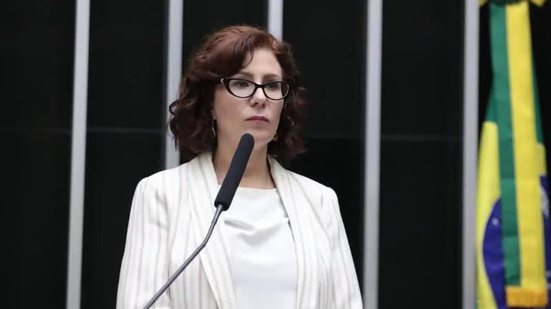 Carla Zambelli deixa o país após condenação no STF 1 carla zambelli deixa o pais apos condenacao no stf