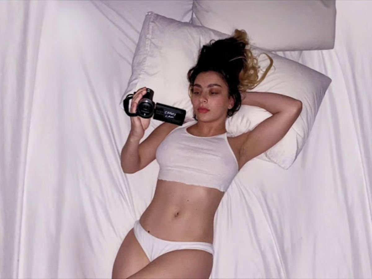 charli xcx conquista paradas com party 4 u