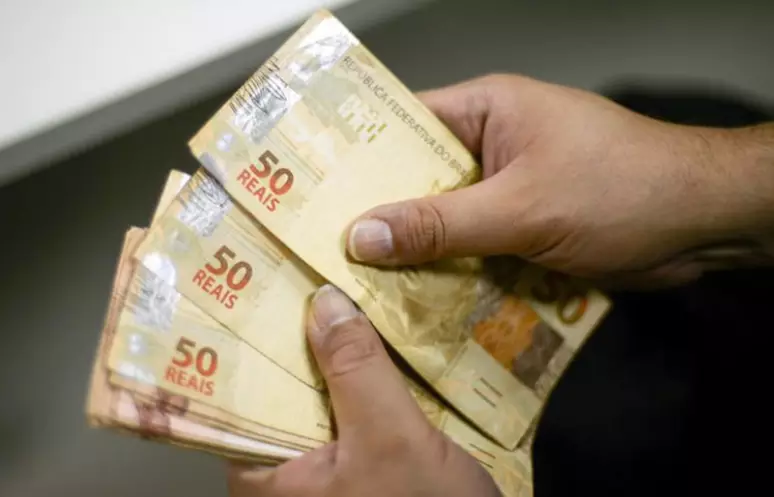 Dívida pública atinge R$ 7,7 trilhões e seus efeitos na população 1 divida publica atinge r 77 trilhoes e seus efeitos na populacao
