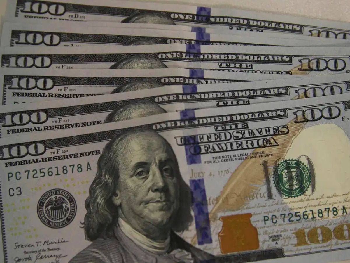 Dólar Recua para R$ 5,43 e Atinge Menor Valor em Nove Meses 1 dolar recua para r 543 e atinge menor valor em nove meses
