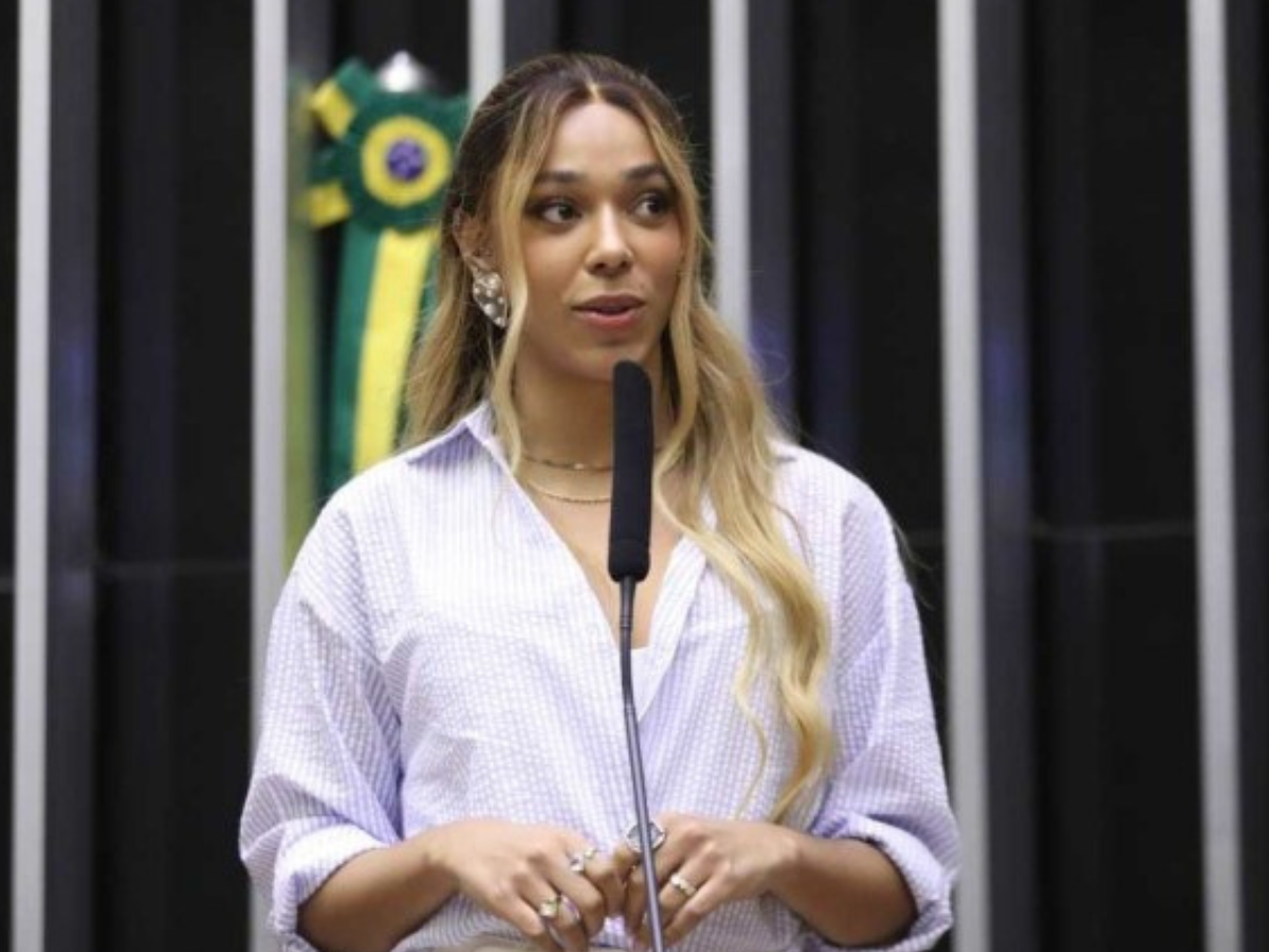 Erika Hilton rebate acusações sobre maquiadores com indignação 1 erika hilton rebate acusacoes sobre maquiadores com indignacao
