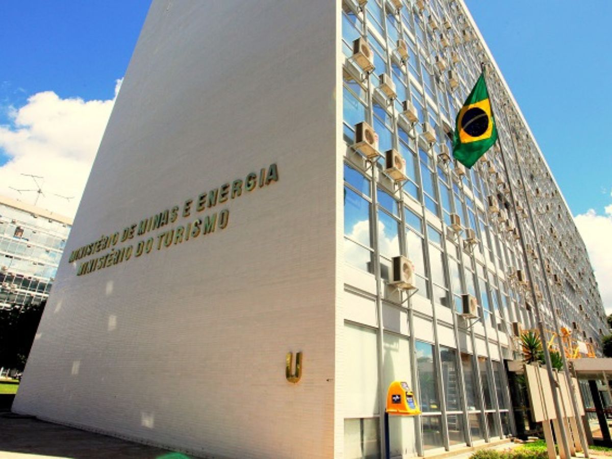 Governo promete regulamentar balonismo após acidente com 8 mortos 1 governo promete regulamentar balonismo apos acidente com 8 mortos