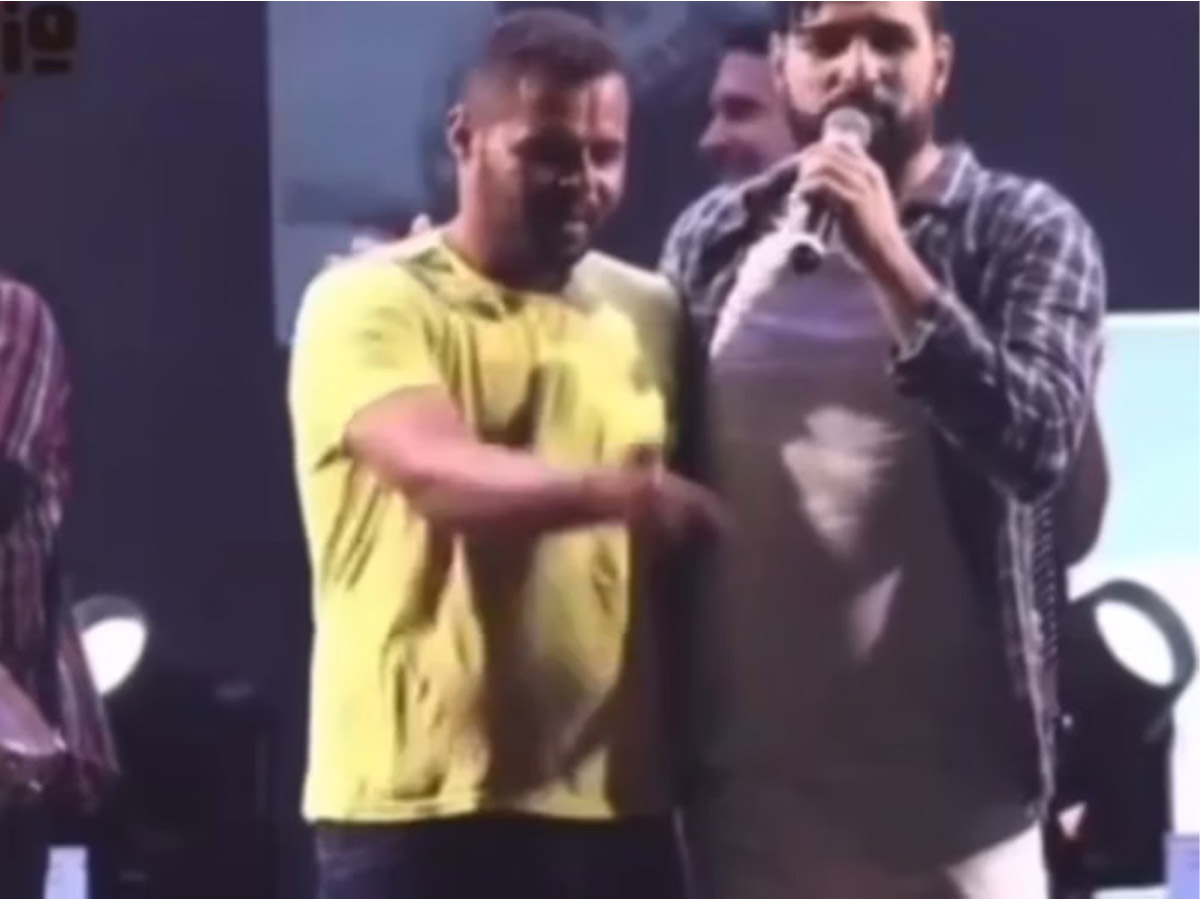 Homem mata ex-namorada após subir em palco durante show 1 homem mata exnamorada apos subir em palco durante show