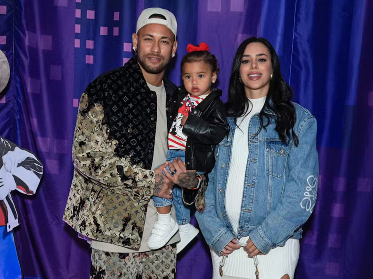 Neymar Jr. é a sensação do Disney On Ice com a filha Mavie no Rio 1 neymar jr e a sensacao do disney on ice com a filha mavie no rio