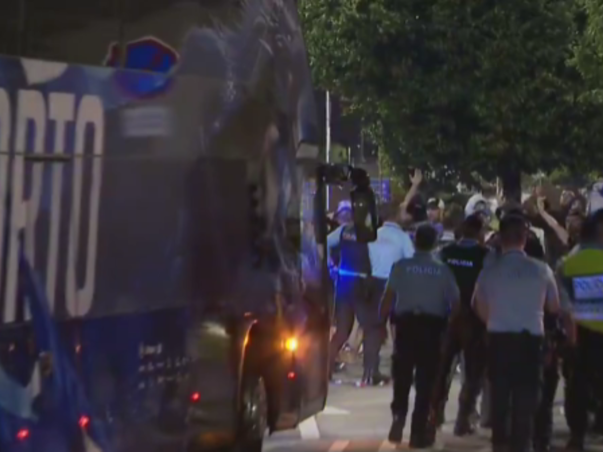 Porto: Protesto da torcida após eliminação na Copa do Mundo 1 porto protesto da torcida apos eliminacao na copa do mundo