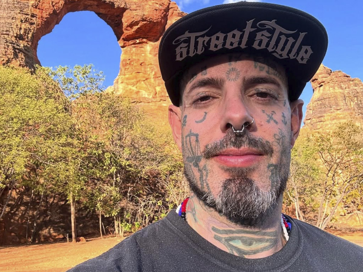 tico santa cruz processa companhia aerea apos perrengue