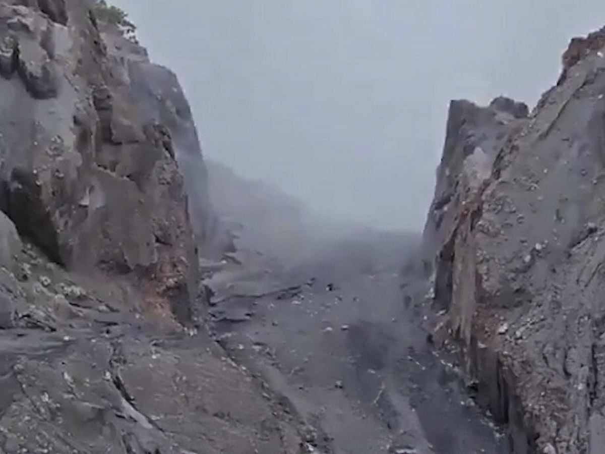 Turista é resgatado após queda no Monte Rinjani, Indonésia 1 turista e resgatado apos queda no monte rinjani indonesia