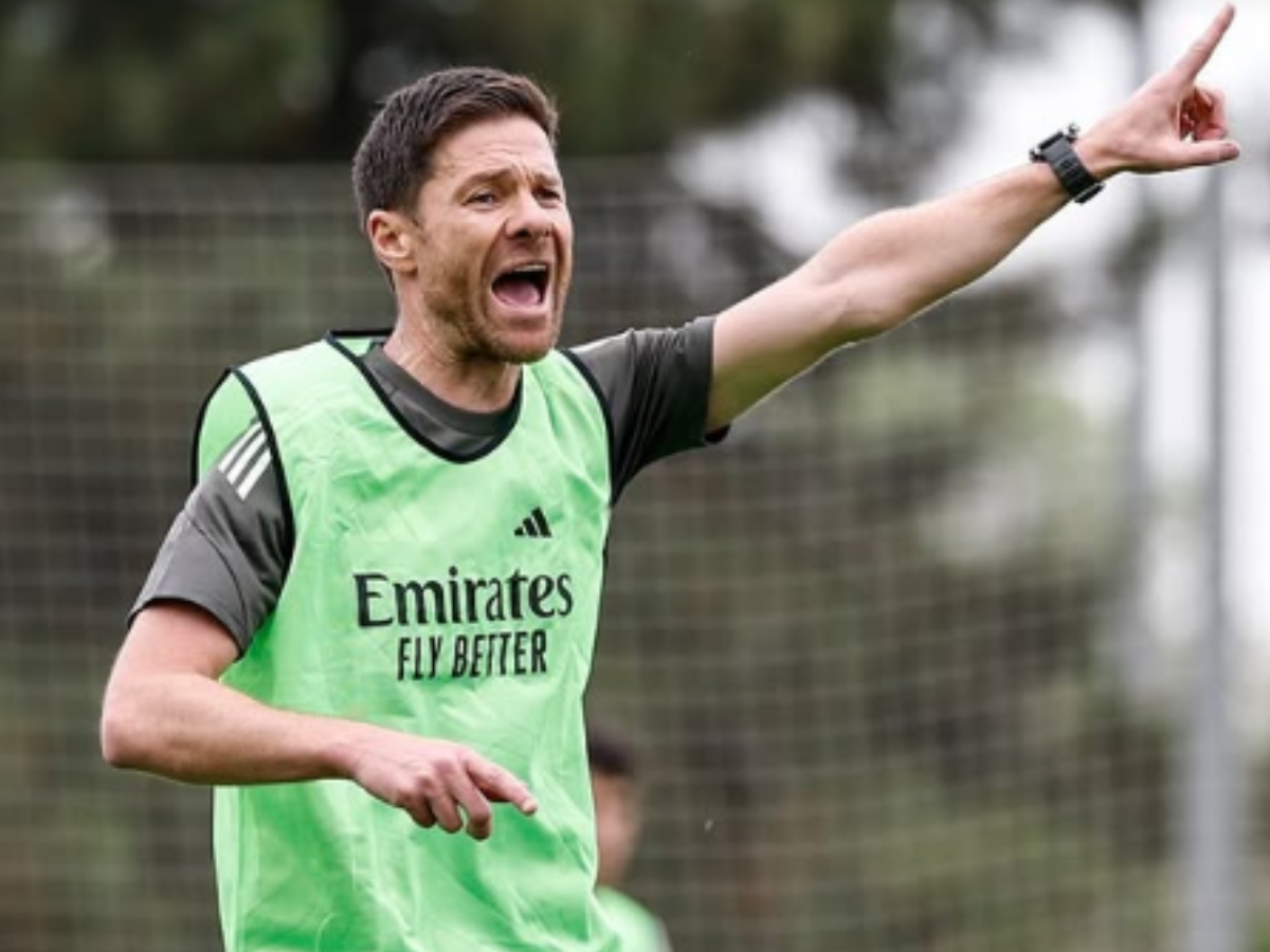 Xabi Alonso comanda e joga: técnico do Real entra em campo 1 xabi alonso comanda e joga tecnico do real entra em campo
