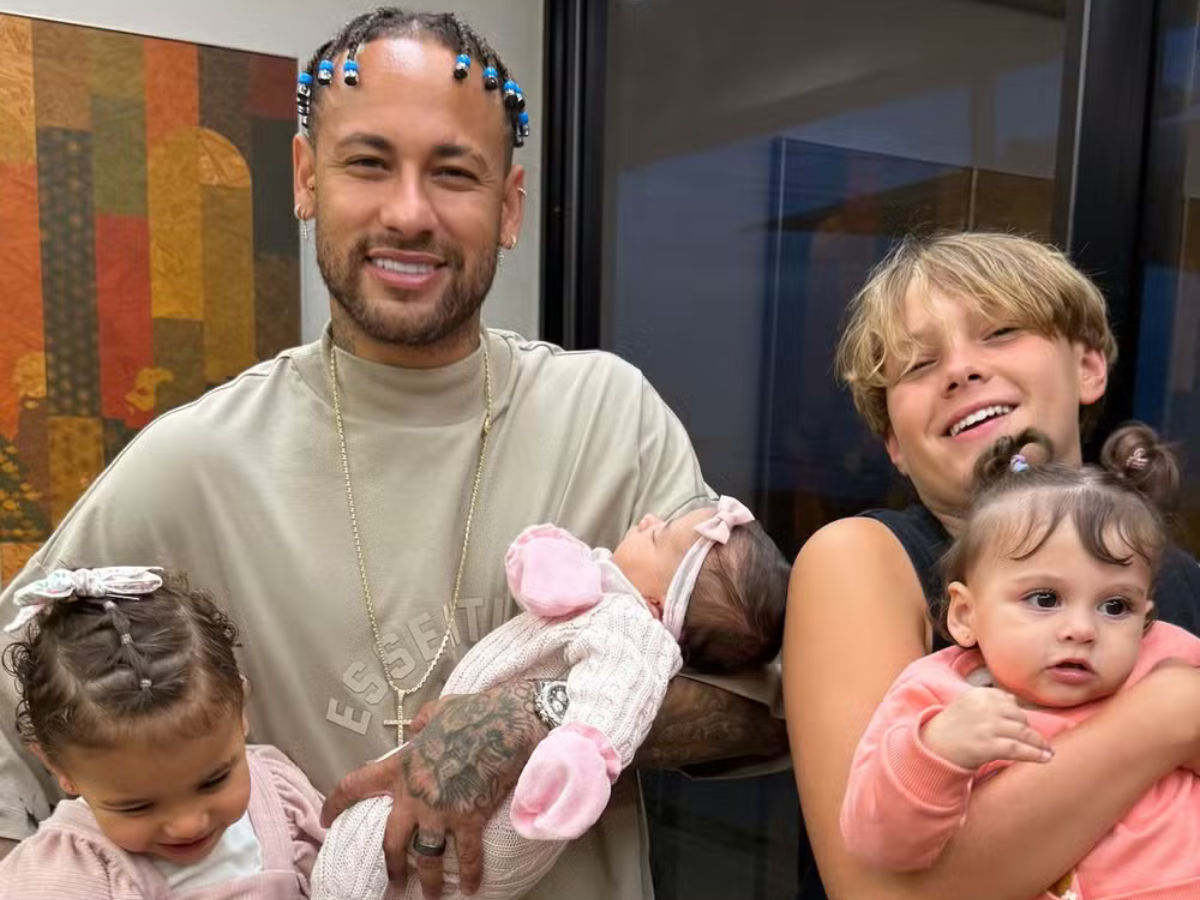 Neymar Celebra o Dia dos Pais com os Quatro Filhos 1 neymar celebra o dia dos pais com os quatro filhos