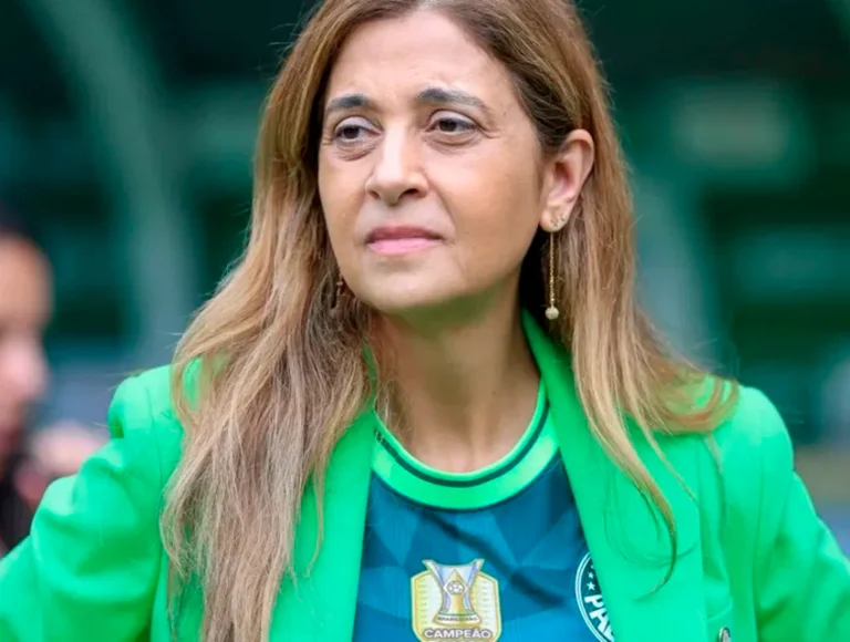 Protesto no Allianz: Torcida do Palmeiras responde pedido de paciência de Leila Pereira 1 protesto no allianz torcida do palmeiras responde pedido de paciencia de leila pereira