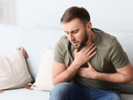 Novas diretrizes mudam manobras de desengasgo em bebês e adultos; veja como fazer!